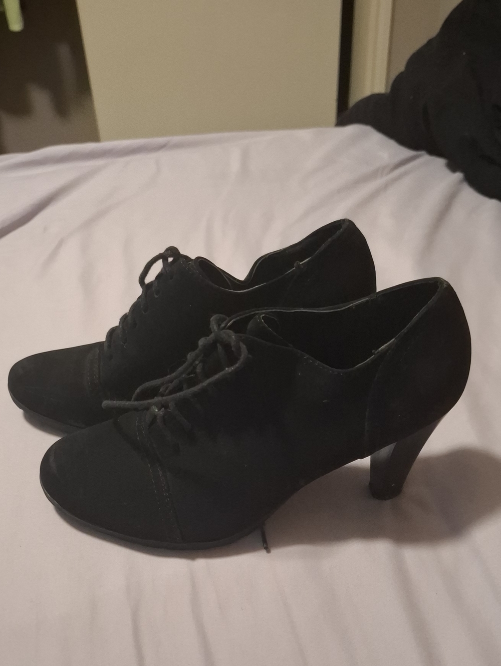 Classic Black Lace-Up Women's Heeled Oxfords